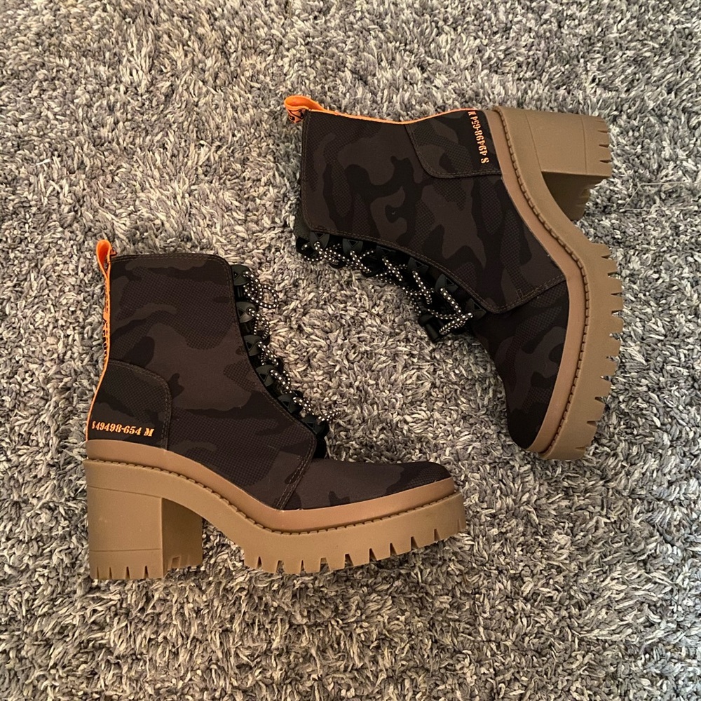 Steve Madden camo heeled boot